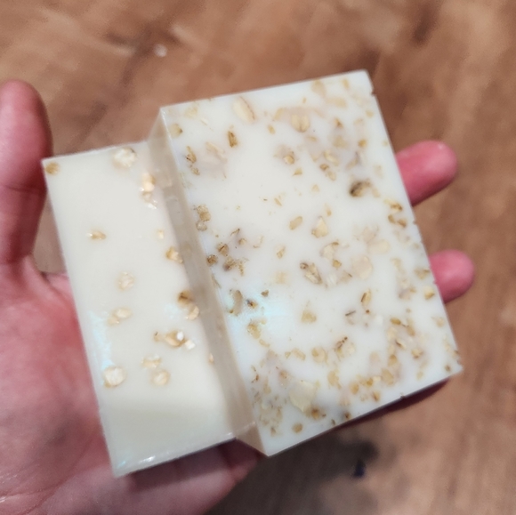 LAST 1❤️Raw Honey Oatmeal Shea Butter Soap 4oz. - Picture 4 of 12